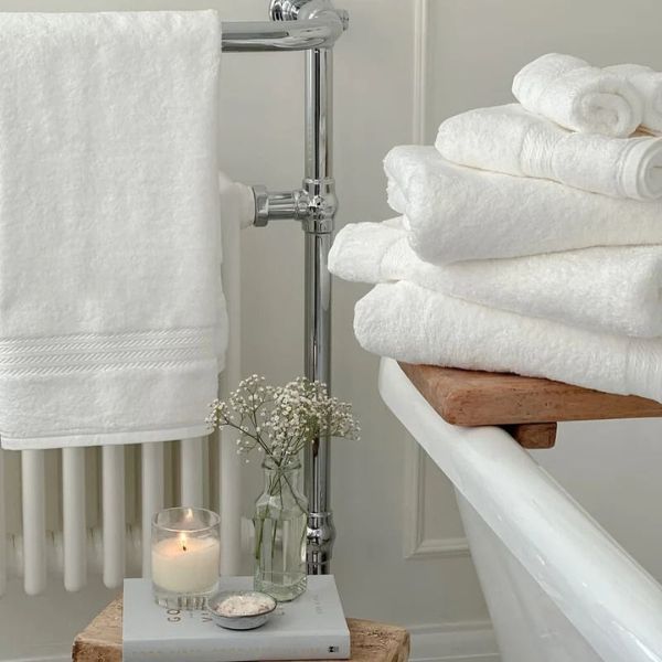 Decorate with Luxurious Towels and Bathmats