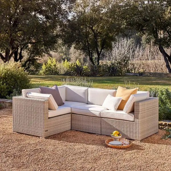 Design a Luxe Outdoor Lounge