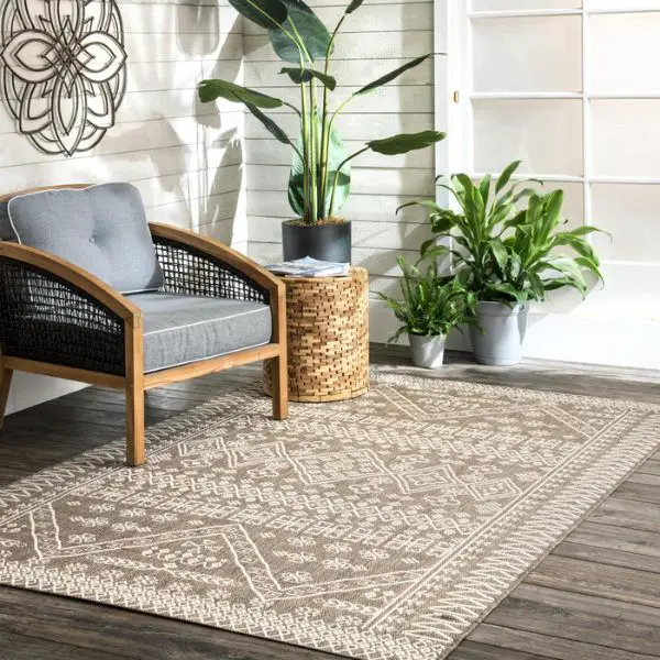 Lay Down a Chic Outdoor Rug