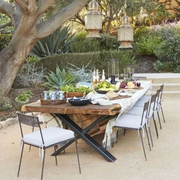 Outdoor Dining Table for Al Fresco Meals