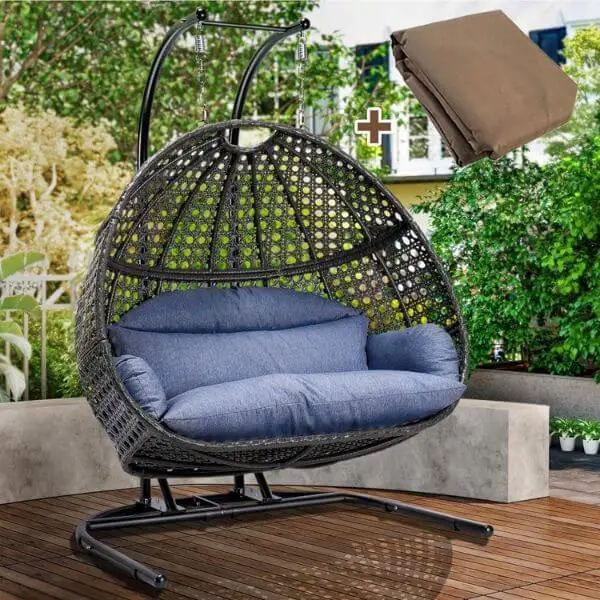 Outdoor Swinging Chair for Fun Seating
