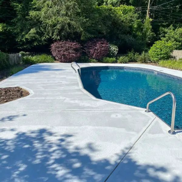 Design a Faux Pool Look with Shaded Blue Paint