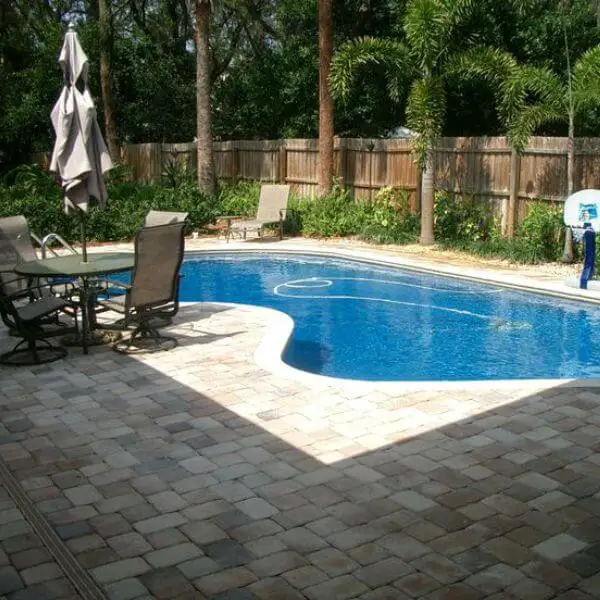 Design a Pool with Curves