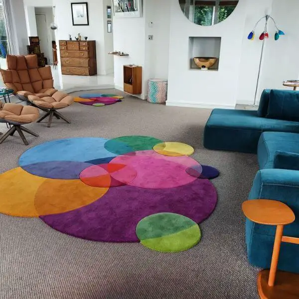 Choose Gradient Rugs for a Subtle Color Transition