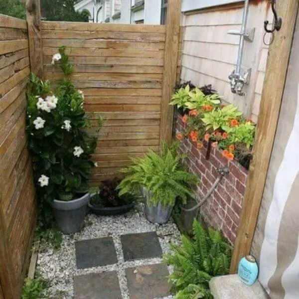 DIY Pallet Outdoor Bathroom