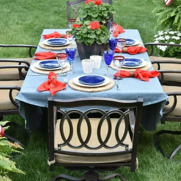 Set Up a Patriotic Table with Themed Tablecloths