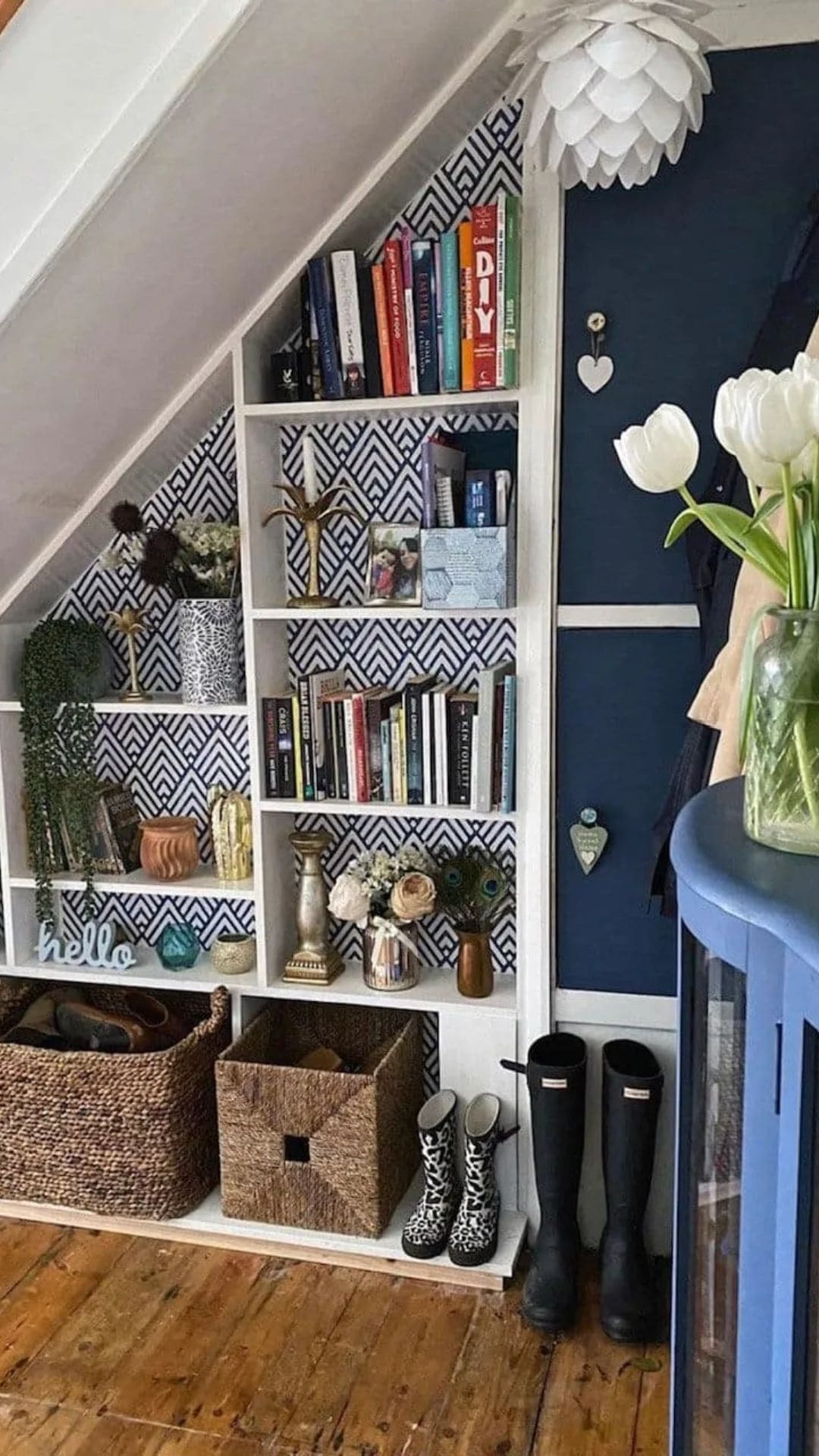 How to Decorate Space Under Stairs with Bookshelves