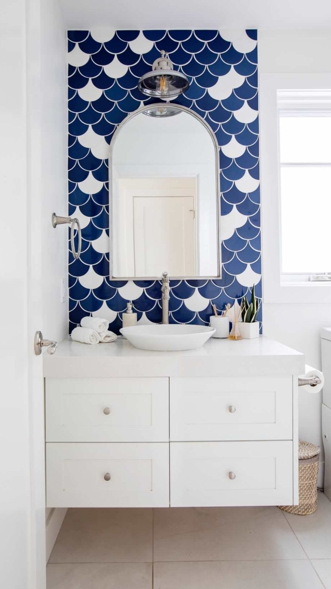 Blue and White Kids Bathroom Design for a Nautical Theme