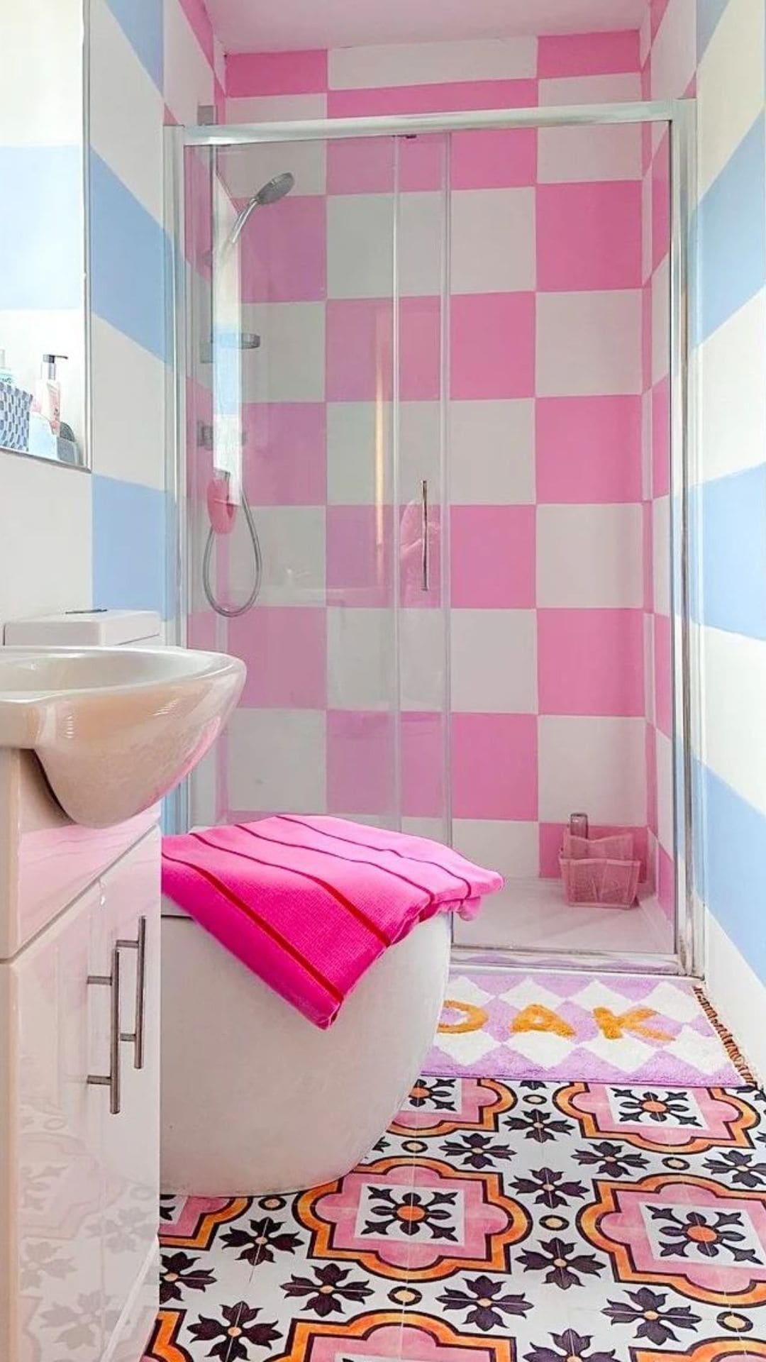 Kids Bathroom Design with Colorful Tiles for a Fun Vibe